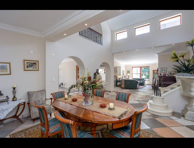 6 BEDROOM FREEHOLD TO LET IN CONSTANTIA